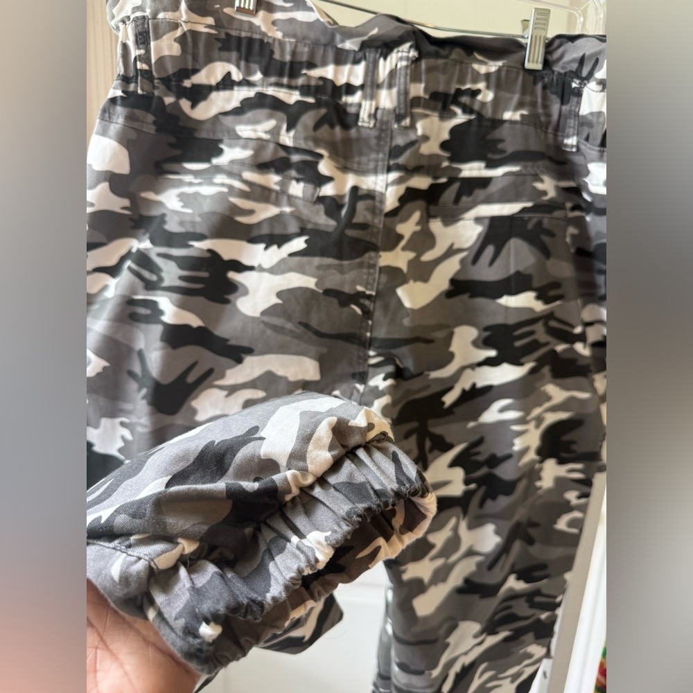 VIP Black & White Camouflage Joggers 22 - Picture 5 of 10
